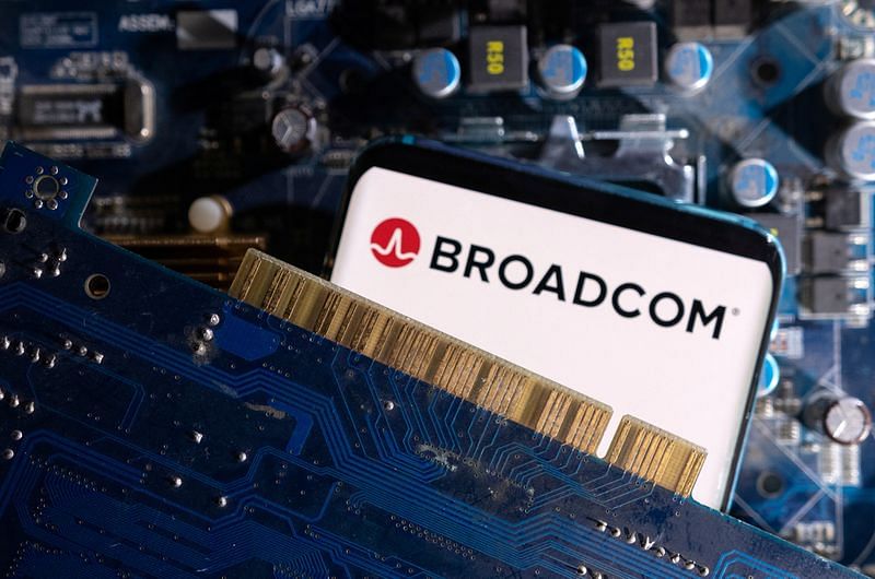 1050% Price Hike: AT&T Sounds Alarm On Broadcom's VMware Deal 1050% Price Hike: AT&T Sounds Alarm On Broadcom's VMware Deal
