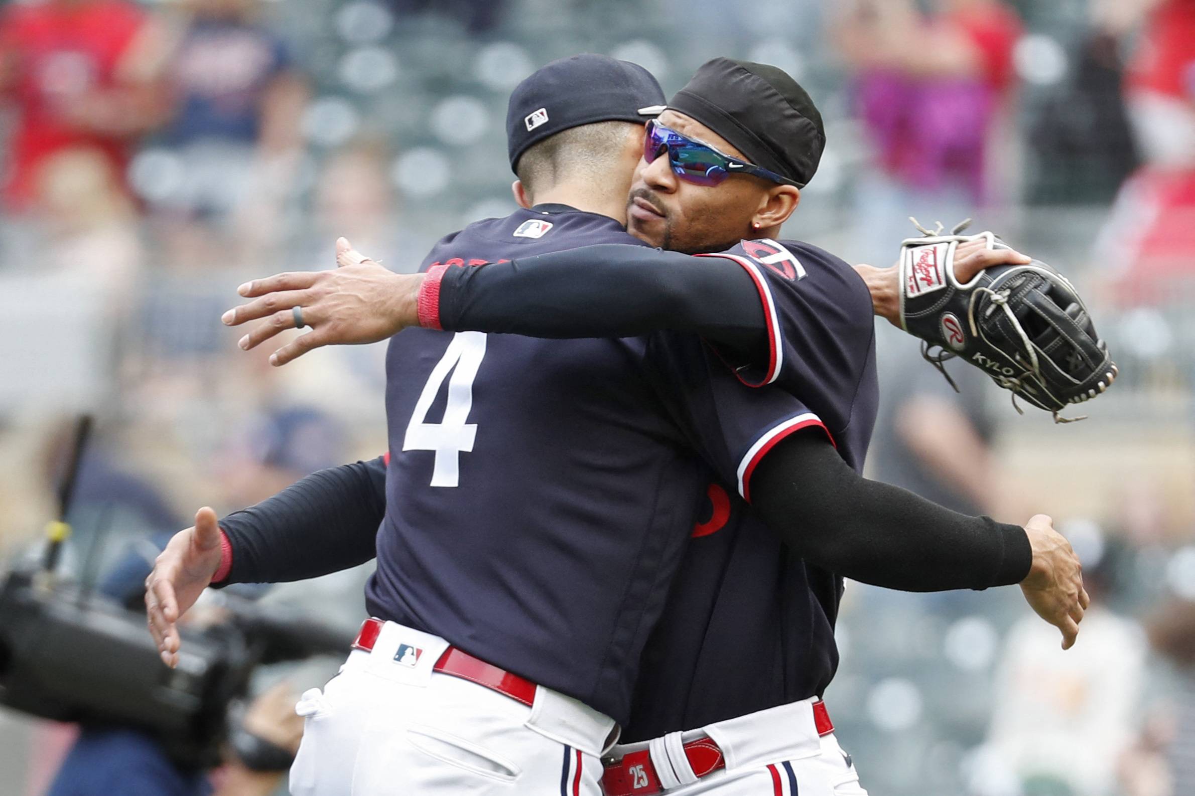11th Inning Walk-Off Bunt Sinks Royals Against Brewers 11th Inning Walk-Off Bunt Sinks Royals Against Brewers