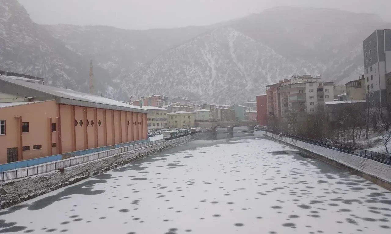 24 Şubat 2024 Gümüşhane Okul Durumu: Tatil Mi, Değil Mi? 24 Şubat 2024 Gümüşhane Okul Durumu: Tatil Mi, Değil Mi?