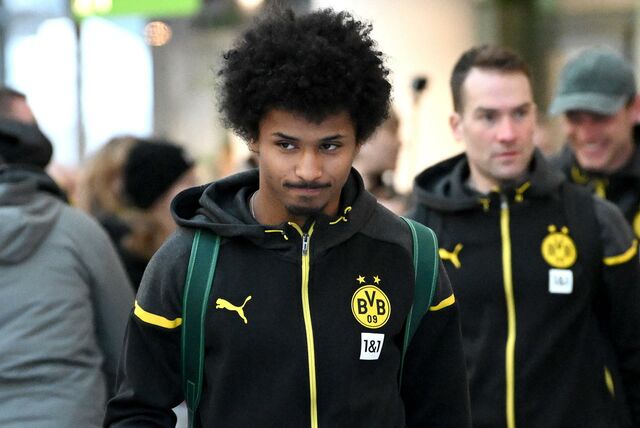 Adeyemi's Style: Ein BVB-Profi Präsentiert Sich In Dortmund Adeyemi's Style: Ein BVB-Profi Präsentiert Sich In Dortmund