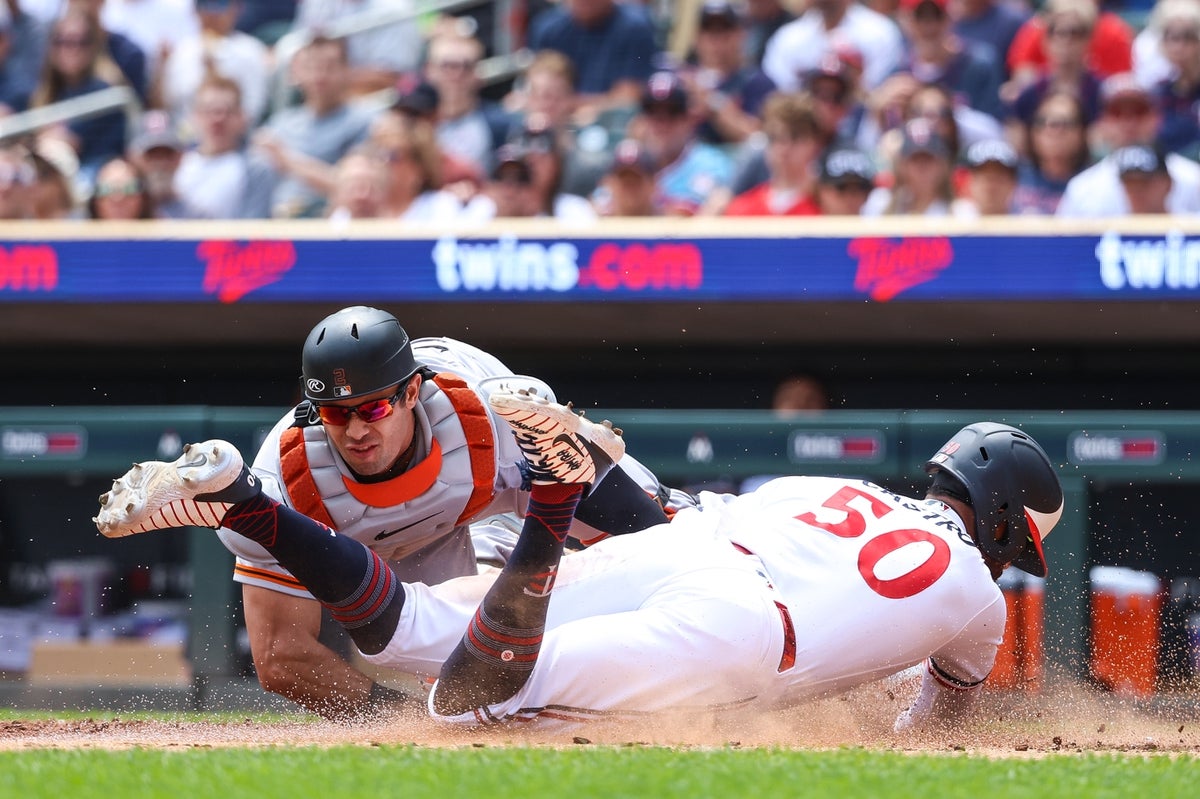 Giants' Flores And Lee Power Win Against Brewers Giants' Flores And Lee Power Win Against Brewers