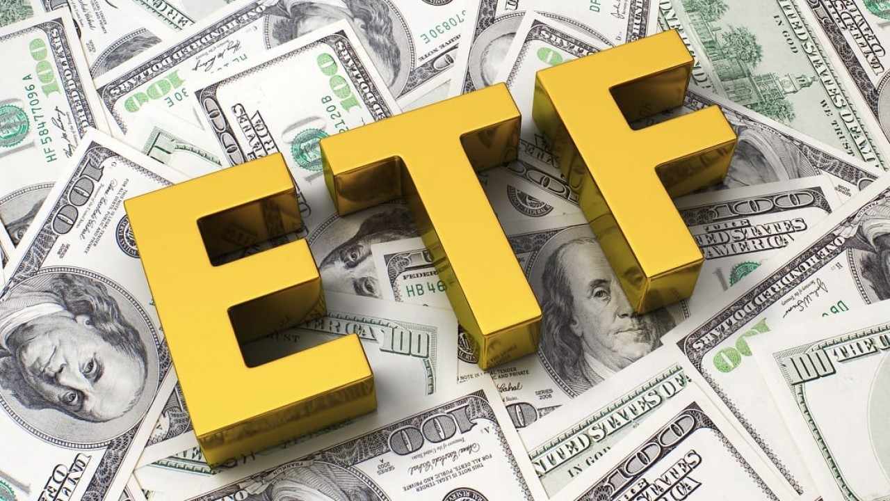 Investor Flight To Safety: Gold And Cash ETFs Dominate Investor Flight To Safety: Gold And Cash ETFs Dominate