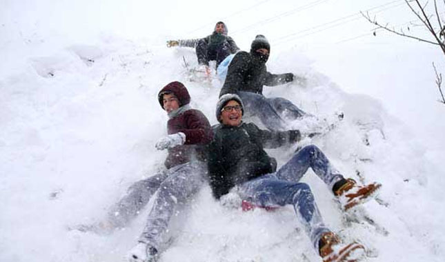 Son Dakika: Hakkari'de Kar Sebebiyle Okullar Tatil Mi? Son Dakika: Hakkari'de Kar Sebebiyle Okullar Tatil Mi?