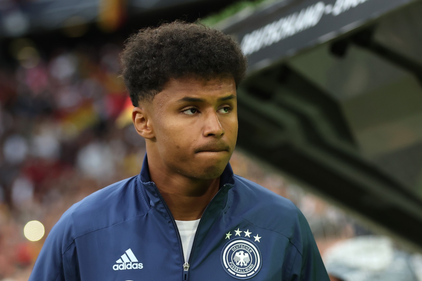 Stilvoller Auftritt: Adeyemi Als BVB-Profi In Dortmund Stilvoller Auftritt: Adeyemi Als BVB-Profi In Dortmund