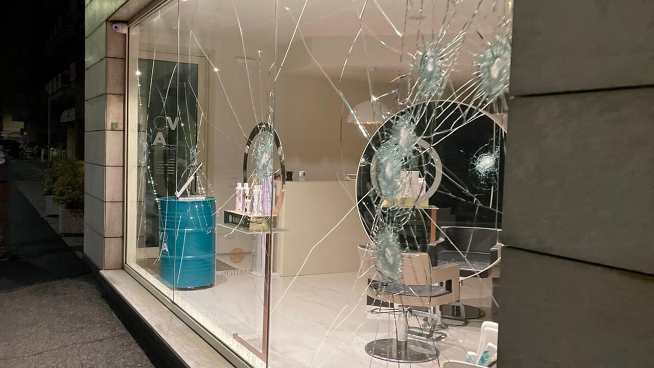 Violenza Contro Ristoranti Palestinesi: 200 Manifestanti Protestano Per Le Vetrine Spaccate Violenza Contro Ristoranti Palestinesi: 200 Manifestanti Protestano Per Le Vetrine Spaccate