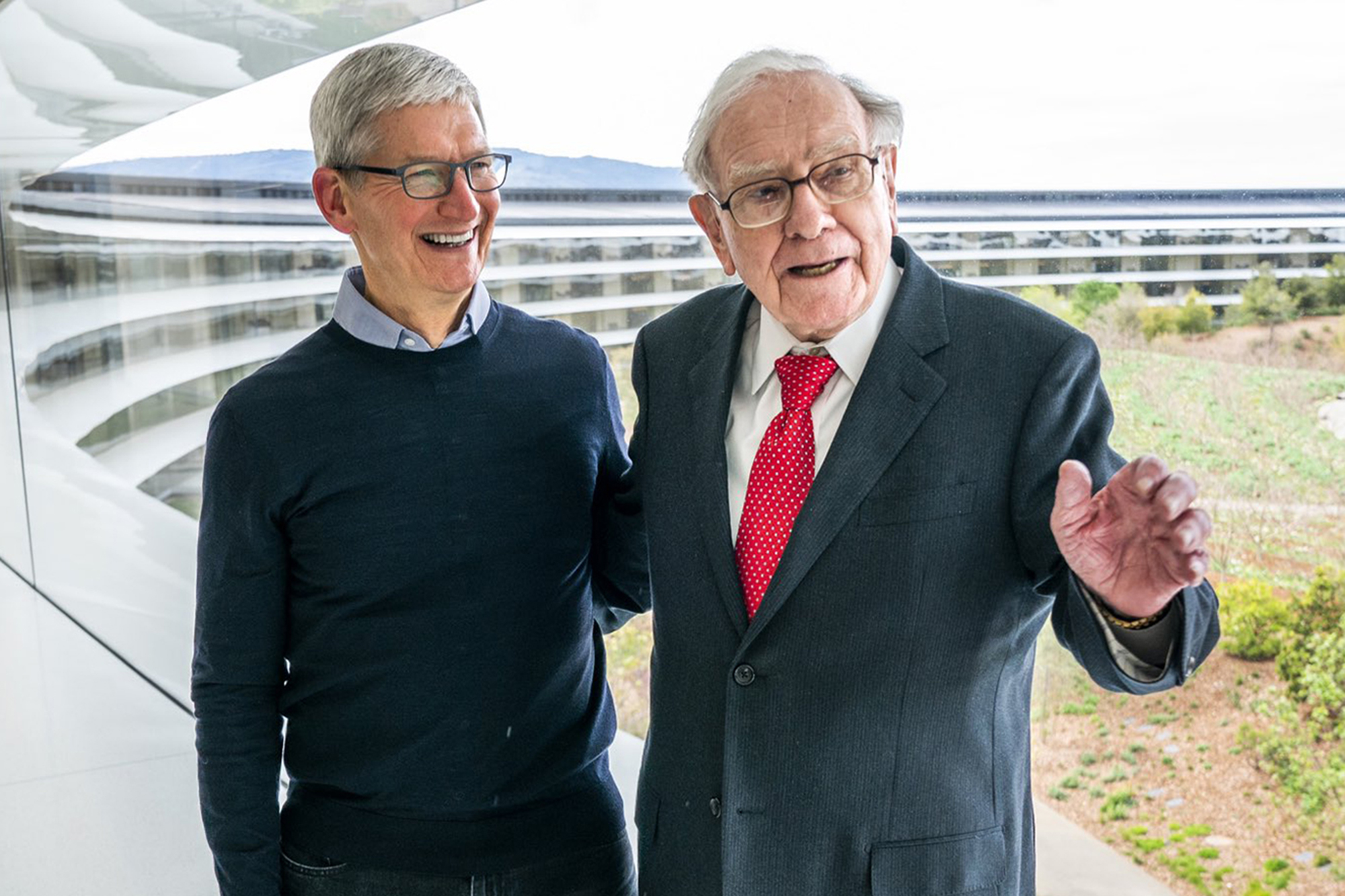 Warren Buffett's Apple Decision: Was It The Right Move? Warren Buffett's Apple Decision: Was It The Right Move?